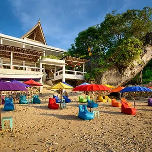 4* Guest house The Point Beach-front Balangan